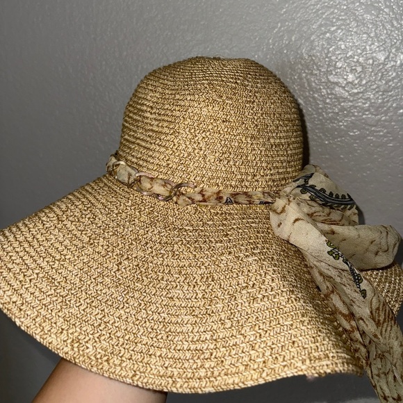 n/a Accessories - Chic Beige Sun Hat with Floral Scarf